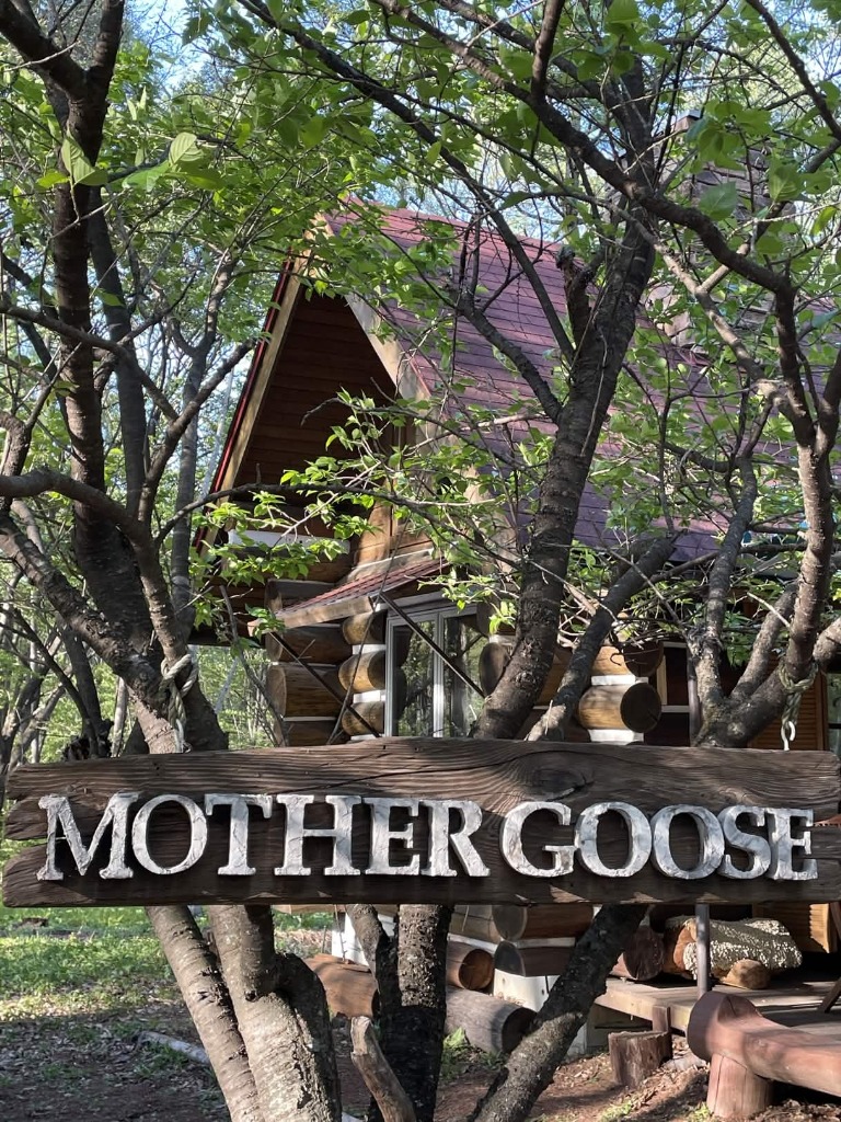 MOTHER GOOSEの外観と看板